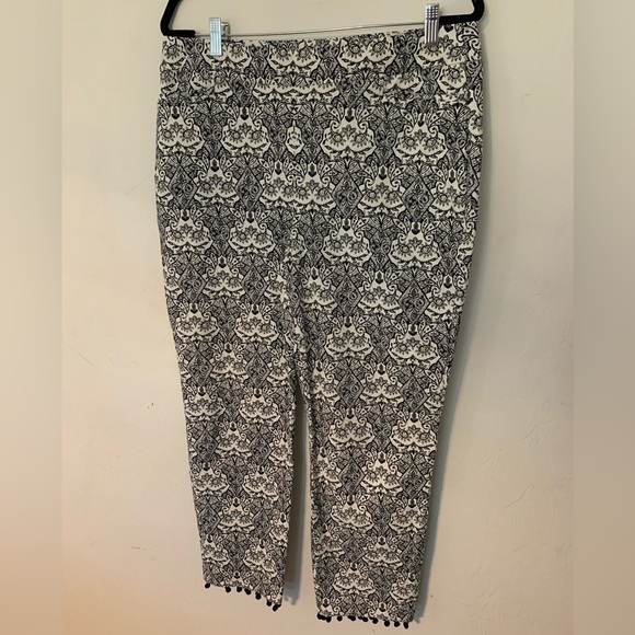 Chico's Capri Cropped Womens Sz 2.5 R White Black Tapered Stretch Pants Fringe - Picture 1 of 6